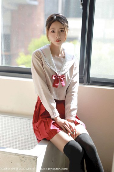 女生扣逼
